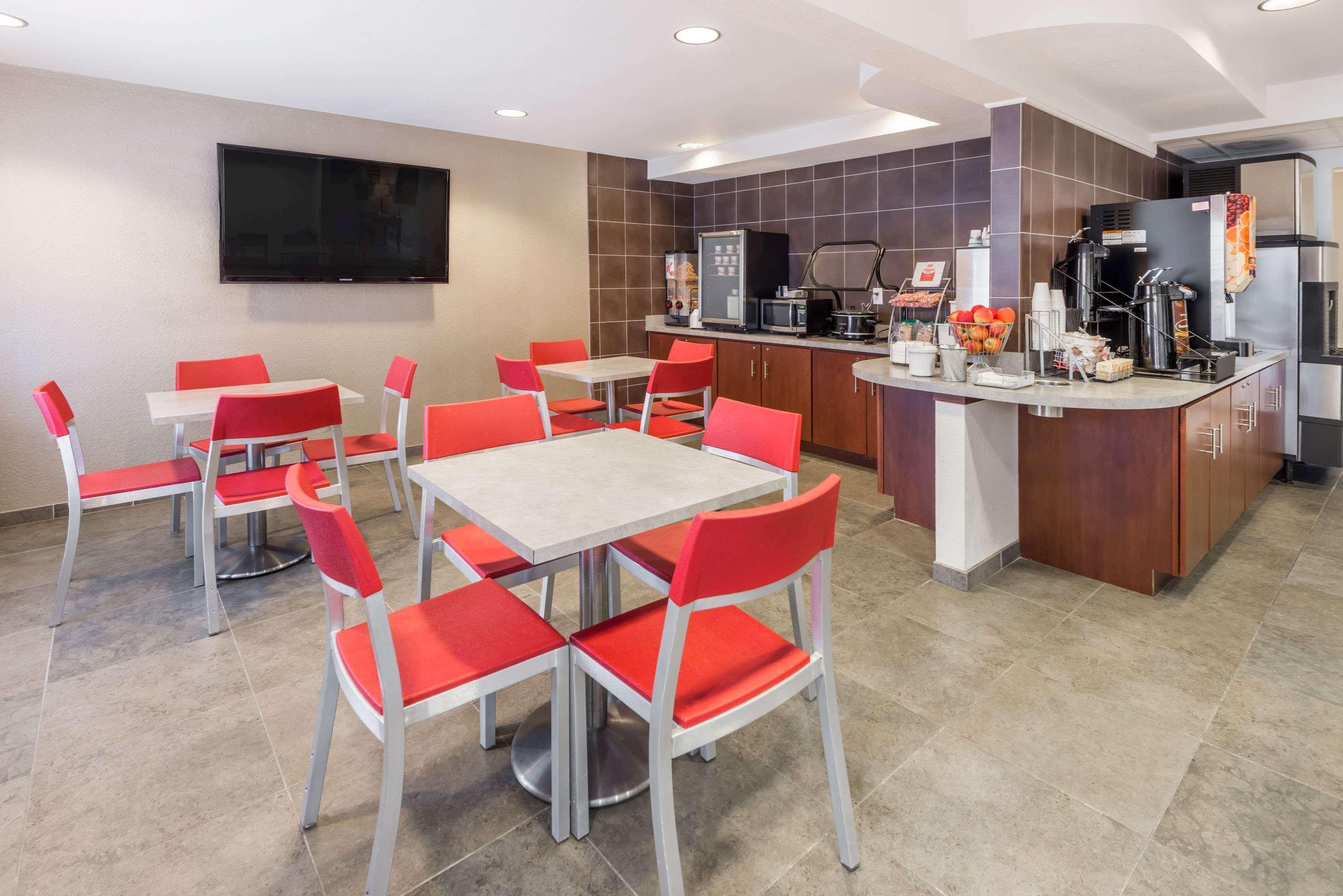 Super 8 By Wyndham Columbia Clark Lane Hotel Buitenkant foto