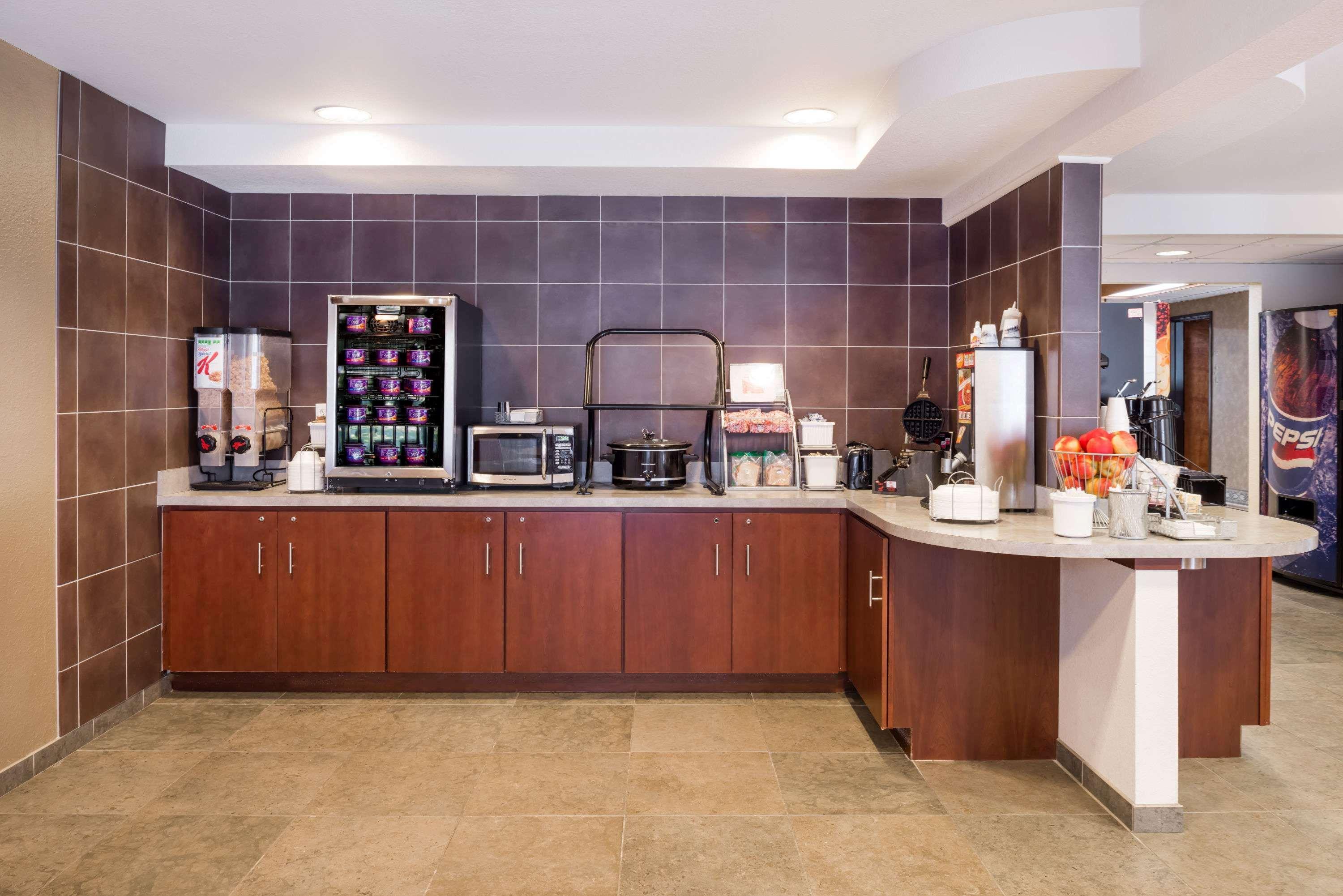 Super 8 By Wyndham Columbia Clark Lane Hotel Buitenkant foto