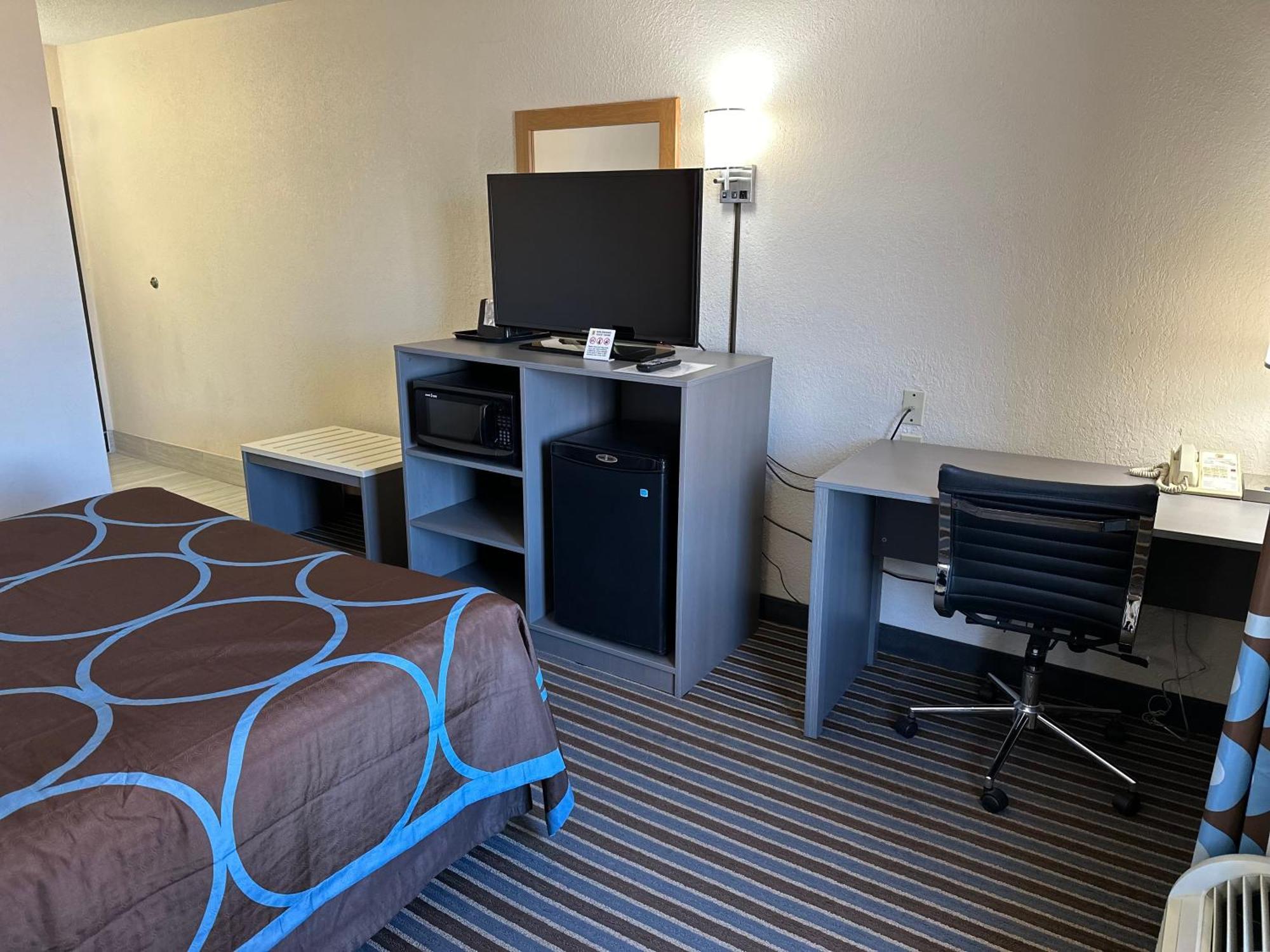 Super 8 By Wyndham Columbia Clark Lane Hotel Buitenkant foto