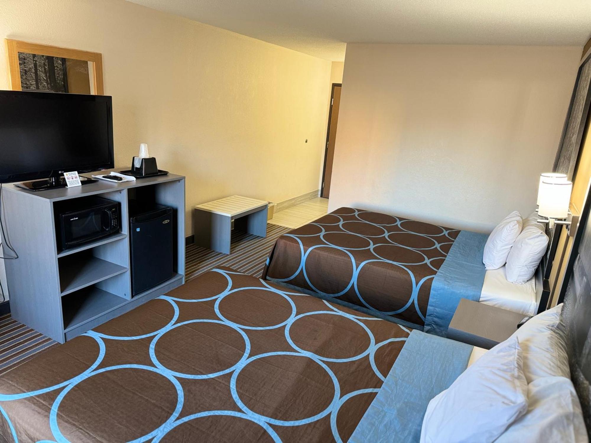 Super 8 By Wyndham Columbia Clark Lane Hotel Buitenkant foto