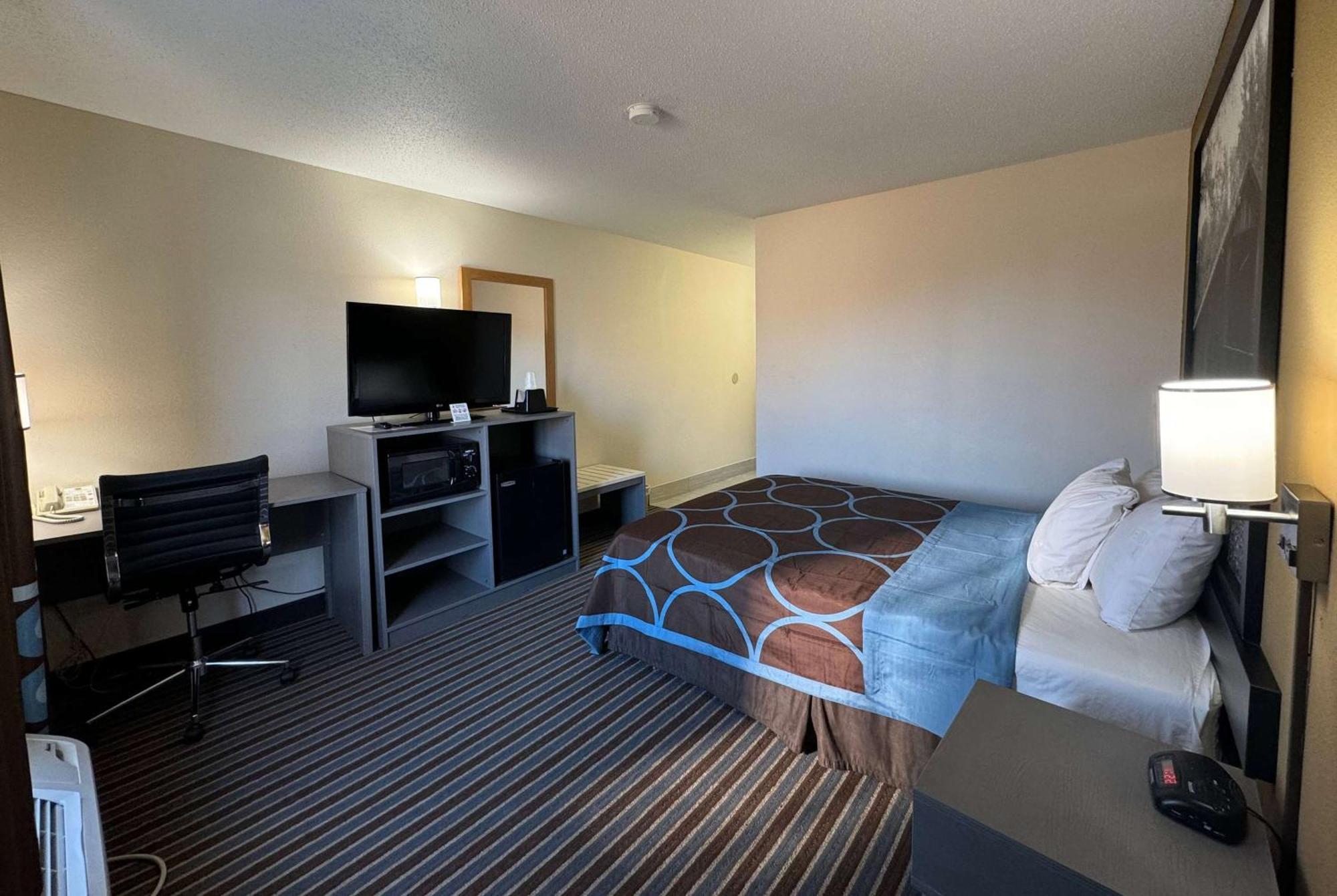 Super 8 By Wyndham Columbia Clark Lane Hotel Buitenkant foto