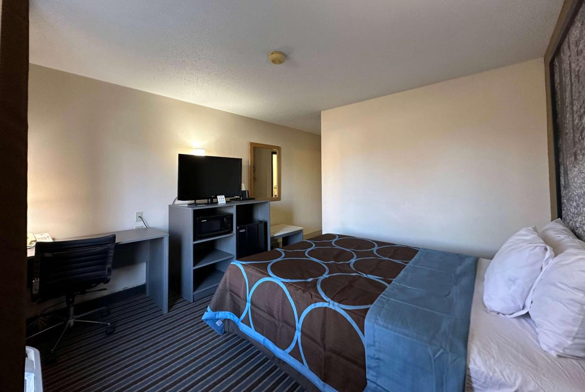 Super 8 By Wyndham Columbia Clark Lane Hotel Buitenkant foto